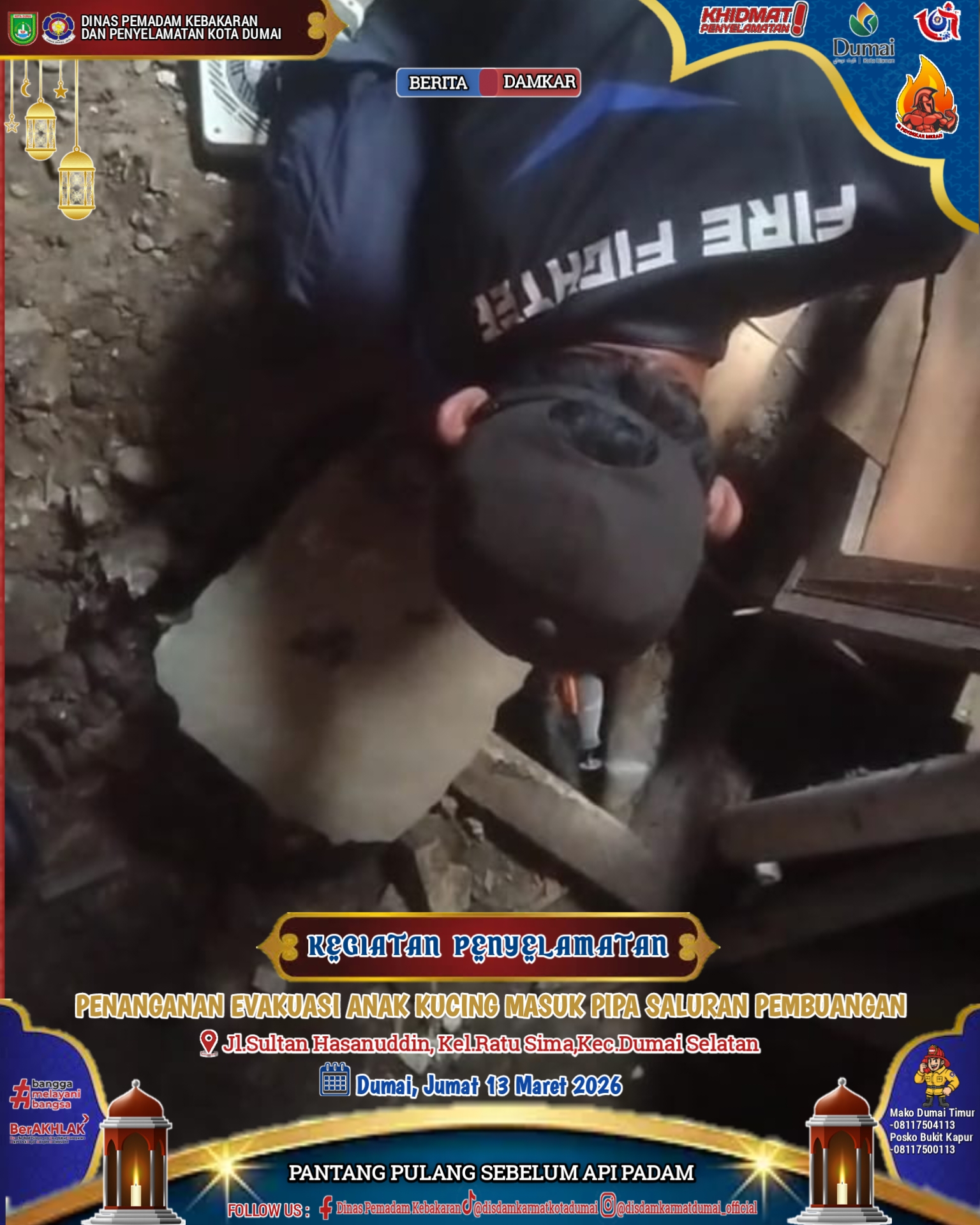 Evakuasi KucingDi Dalam Pipa Paralon Pembuangan
